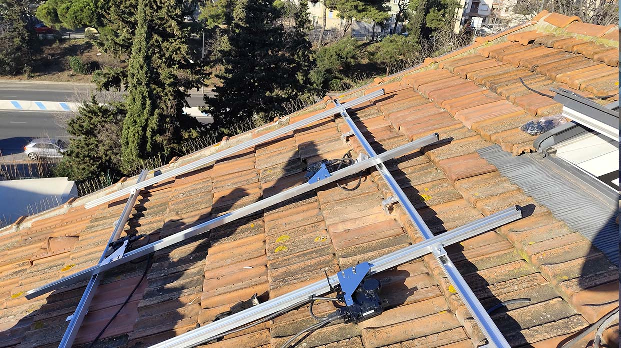 Installation photovoltaïque en surimposition sur tuiles mécaniques marseillaises