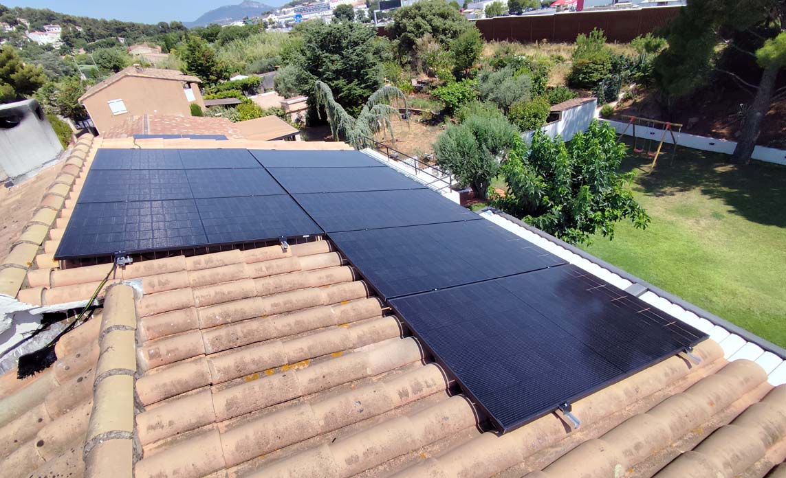 Installation de panneaux photovoltaïques DualSun de 500 Wc sur toiture à La Valette-du-Var pour l’autoconsommation solaire