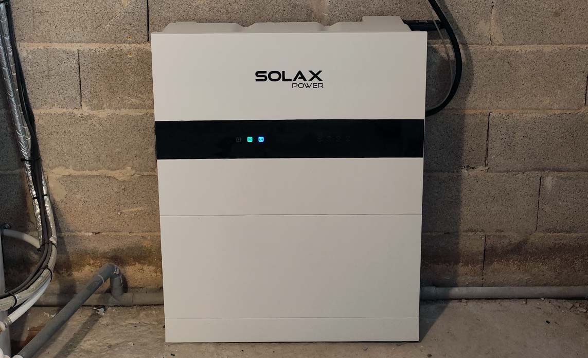 Batterie solaire SolaX 5 kWh installée en rétrofit sur une installation photovoltaïque