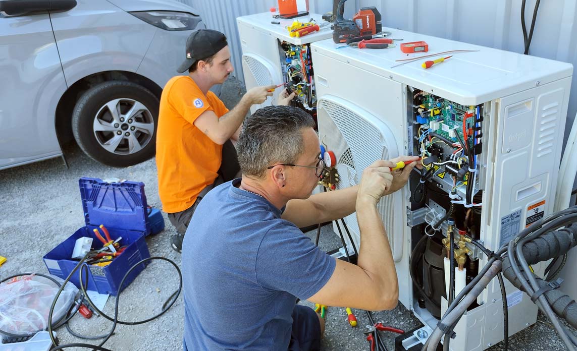 Installation de cassettes de climatisation réversible par Alternatives ENR dans une grande surface à La Garde (Var 83)
