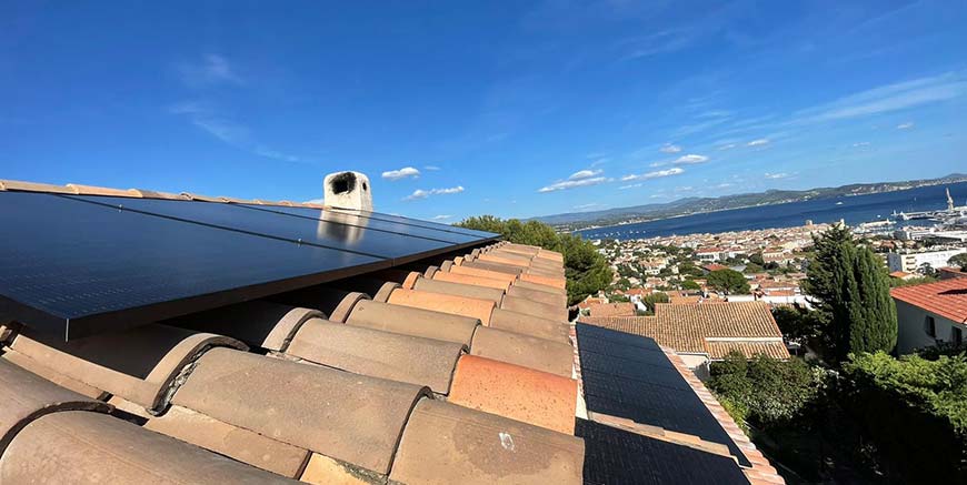 Installation panneaux solaires sur toiture