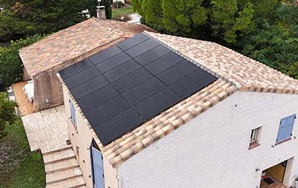 Installation de panneaux solaires sur toiture