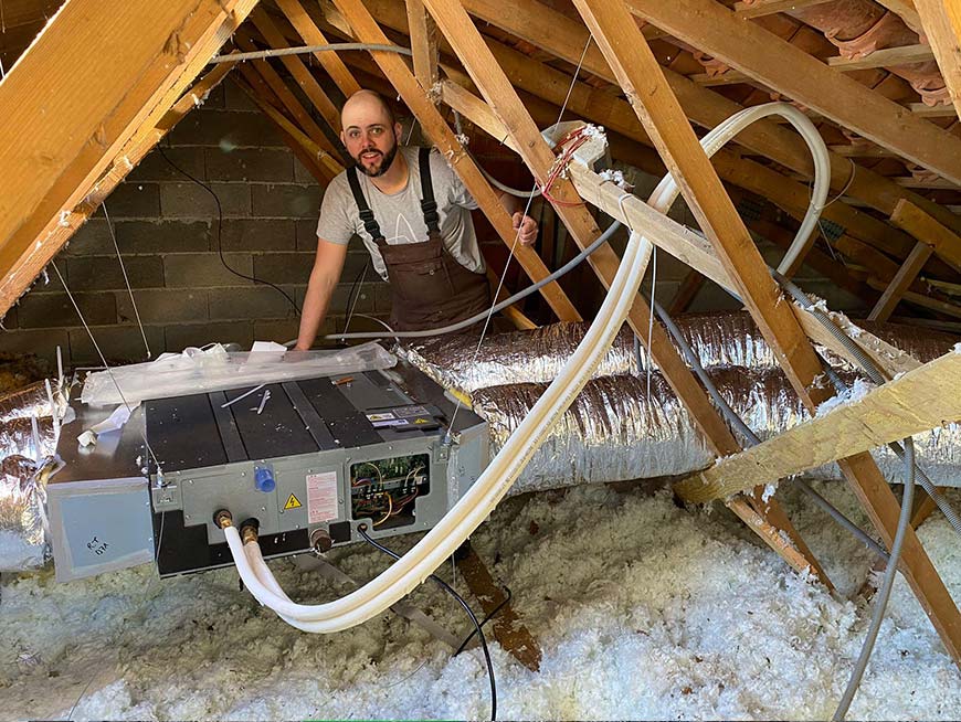 Installation de l'unité intérieure de climatisation gainable à Garéoult dans le Varinable à Garéoult dans le Var