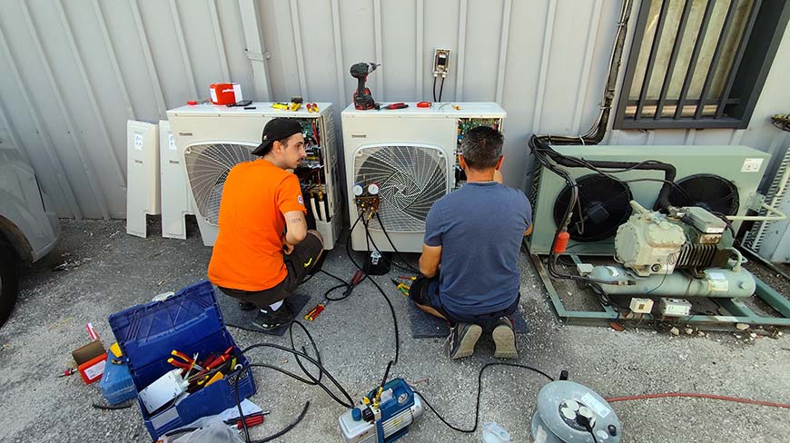 Mise en service de groupes extérieurs de climatisation Atlantic Fujitsu sur site tertiaire à La Garde dans le Var