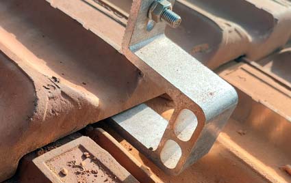 Montage en surimposition sur des rails en aluminium Renusol Montage en surimposition sur des rails en aluminium Renusol